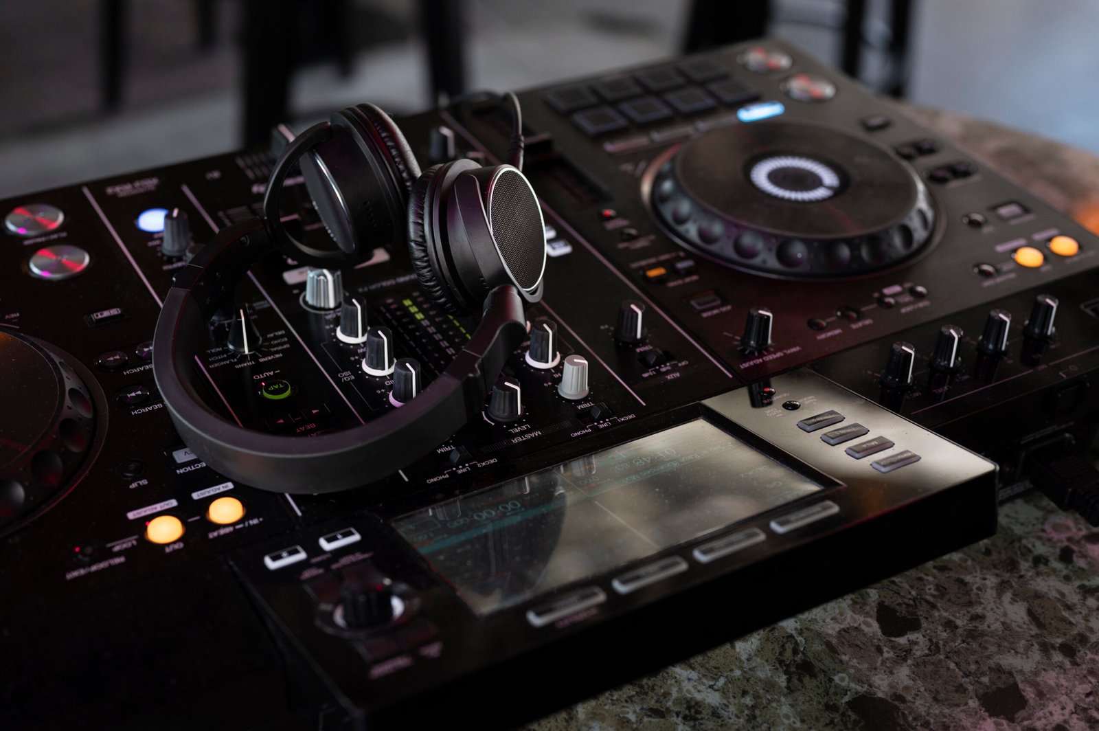 view-dj-equipment-electronics (2) view-dj-equipment-electronics (2)